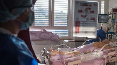 »Če epidemije ne bomo uspeli pravočasno ustaviti, bo epidemija ustavila nas!«