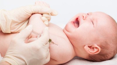 Cepljenje rešuje življenja, vse ostalo je fama