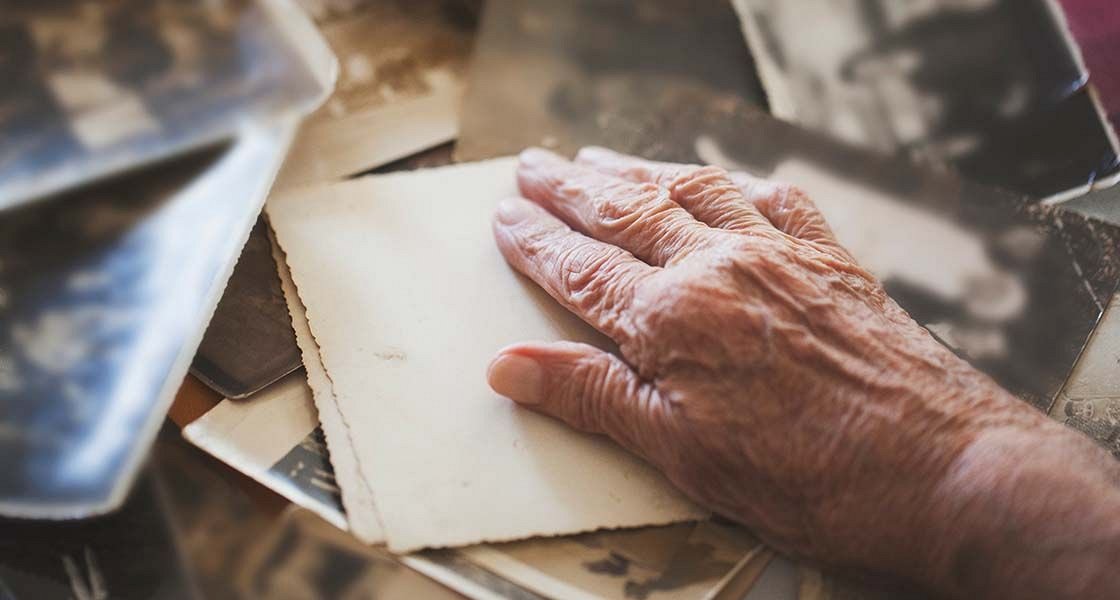 Demenca ni del staranja, ampak posledica bolezni možganov, za katero po 80. letu zboli že vsak peti Slovenec – zato bi morali znake te bolezni poznati vsi!