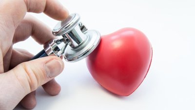 Društvo za zdravje srca: O programu otroške srčne kirurgije ne morejo razpravljati analfabeti!