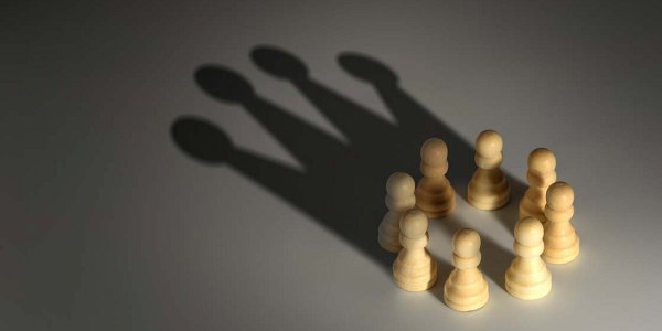 Dve leti zdravniške nestavke: reforma gre svojo pot, čakalne vrste prav tako ... Sledi šah, pat ali mat?