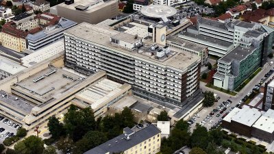 Edini učinek neodgovornega obnašanja so vedno nove okužbe in vedno novi ukrepi – trenutno je to zaprtje Kliničnega oddelka za žilne bolezni UKC Ljubljana. Kaj bo sledilo jutri?