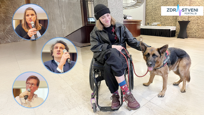 Friedreichova ataksija: Nike Rappl Vencelj o življenju s to redko boleznijo, ki ji ga bogatijo in lepšajo dobri prijatelji, potapljanje, slikanje, ples na vozičku – pa tudi dobri koncerti 