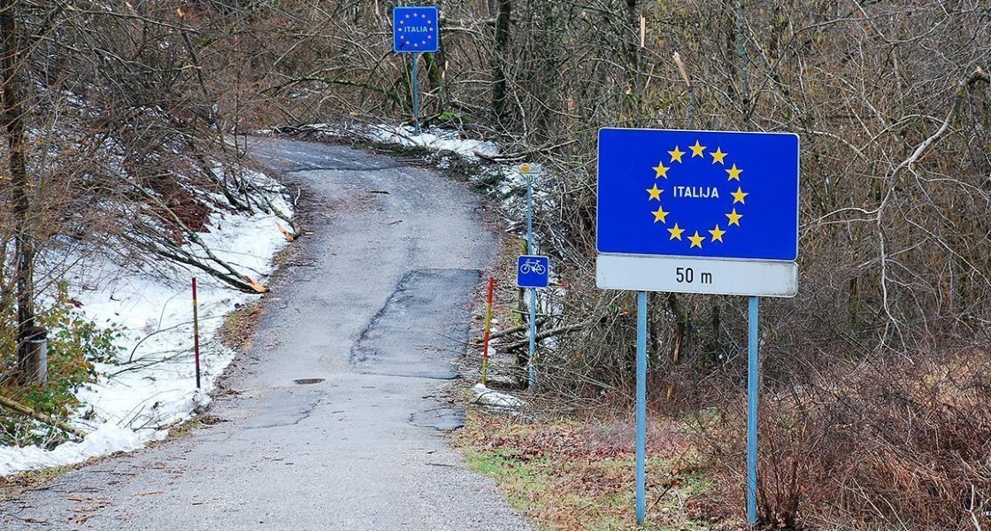 Novi koronavirus: zaprtje meje z Italijo – sorazmeren ali prepozen ukrep?