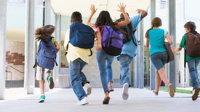 Od jeseni brezplačna zaščita s cepljenjem proti okužbam s HPV nič več le za deklice, ampak tudi za dečke, za katere je bila doslej, z izjemo nekaterih občin, na voljo le kot samoplačniška storitev