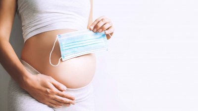 Pravice zavarovancev do prevoza med epidemijo: primer naše bralke s Tolminskega, bodoče mamice s tvegano nosečnostjo