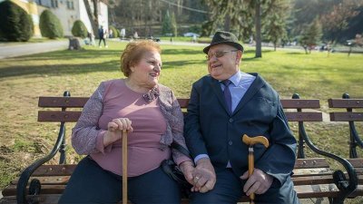 Sarkopenična debelost pri starejših: prepogost problem, zaradi katerega prihaja do padcev, zlomov in rapidnega slabšanja kakovosti življenja