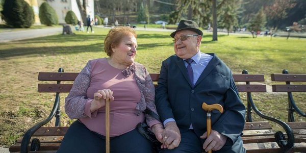 Sarkopenična debelost pri starejših: prepogost problem, zaradi katerega prihaja do padcev, zlomov in rapidnega slabšanja kakovosti življenja