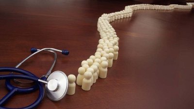 Skoraj 80.000 bolnikov na zdrav(ljen)je čaka nedopustno dolgo