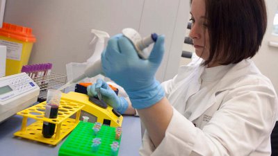 Slovenija se pridružuje redkim državam, ki zagotavljajo finančno kritje ene najperspektivnejših diagnostik na področju onkologije – molekularnega genetskega testiranja za bolnike z rakom