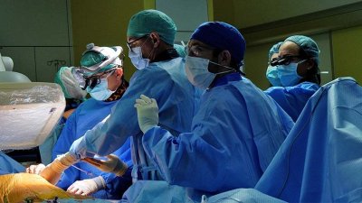 Spodbudna novica za srčne bolnike: vsaditev umetne mitralne zaklopke odslej tudi pri nas manj invazivna, izvedljiva brez zunajtelesnega krvnega obtoka