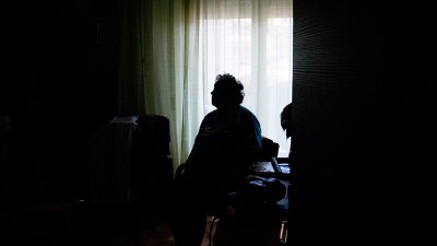 V domovih za starejše doplačevanje za kopanje, povijanje nog, nameščanje slušnega aparata ... – apel za takojšnjo ukinitev nedopustnega zaračunavanja »razkošja«, ki to ni