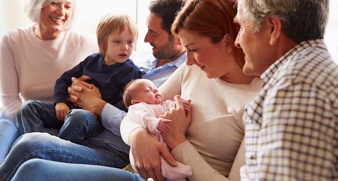 Vse več nosečnic in njihovih bližnjih razume, zakaj morajo v času gripe in drugih respiratornih okužb s cepljenjem poskrbeti za zaščito novorojenčkov oziroma dojenčkov – pa tudi sebe