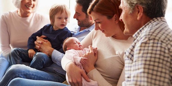 Vse več nosečnic in njihovih bližnjih razume, zakaj morajo v času gripe in drugih respiratornih okužb s cepljenjem poskrbeti za zaščito novorojenčkov oziroma dojenčkov – pa tudi sebe