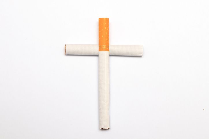 Križ iz cigaret