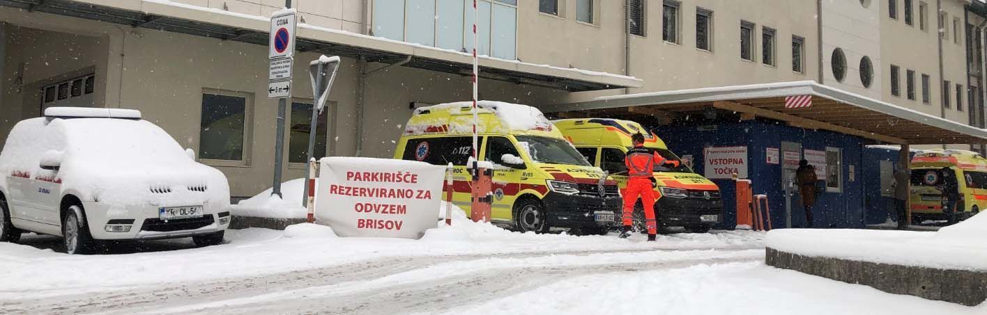 čakanje na odvzem brisa pred zd kranj