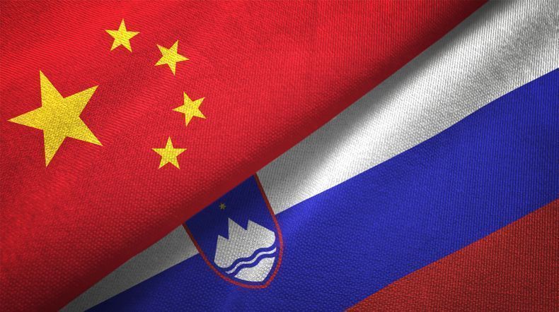 slovenska in kitajska zastava