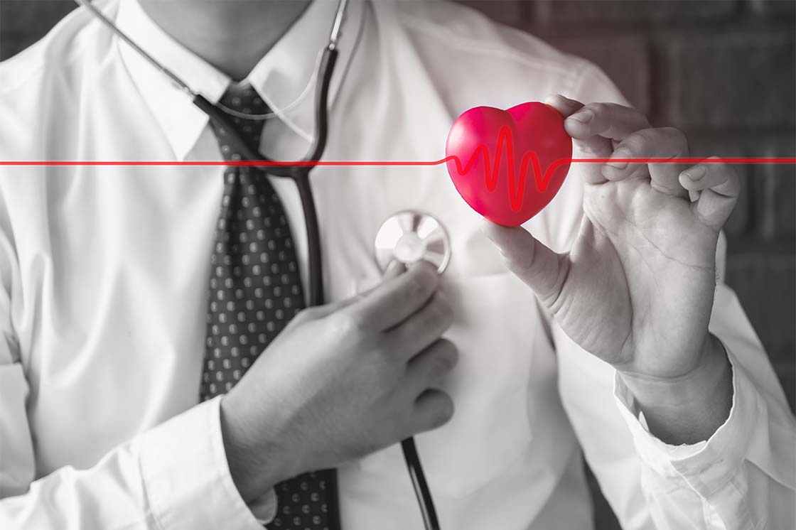 stetoskop poslušanje srca simbolična fotografija